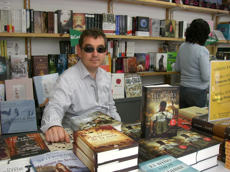 'Los tres mundos' arrasa en ventas y se convierte en el bestseller del año